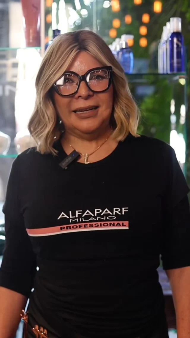 Así se vivió el Master Colourist con Vivica Davies en la Accademia ALFAPARFMILANO✨
Este junio alfaparf Milano México recibió a la experta internacional en color: Vivica Davies, quien impartió el curso Master Colourist y dejó una huella profunda entre los profesionales de nuestro país.

Con una visión técnica, creativa y totalmente internacional, Vivica compartió herramientas clave para transformar el servicio de color en el salón. 💇‍♀️
